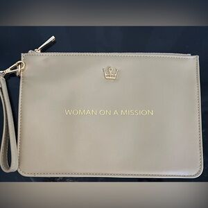 Oliver Thomas Wingwoman Perfect Pouch Wristlet